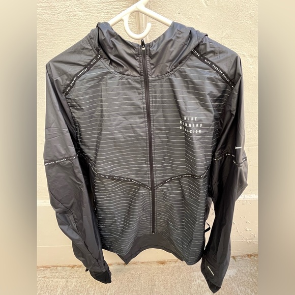 Nike Run Division Flash Storm-FIT Black Running Jacket (DD6043-010) Men’s  Size L